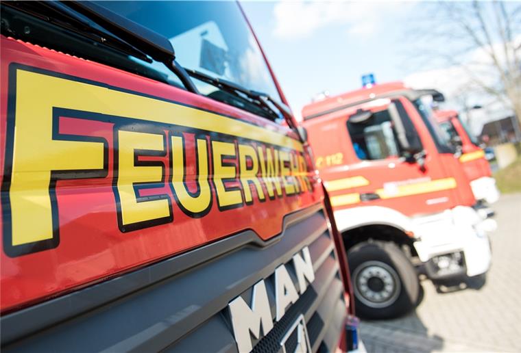 Rotenburg: Gleich sieben Autos bei Brand beschädigt Feuerwehr