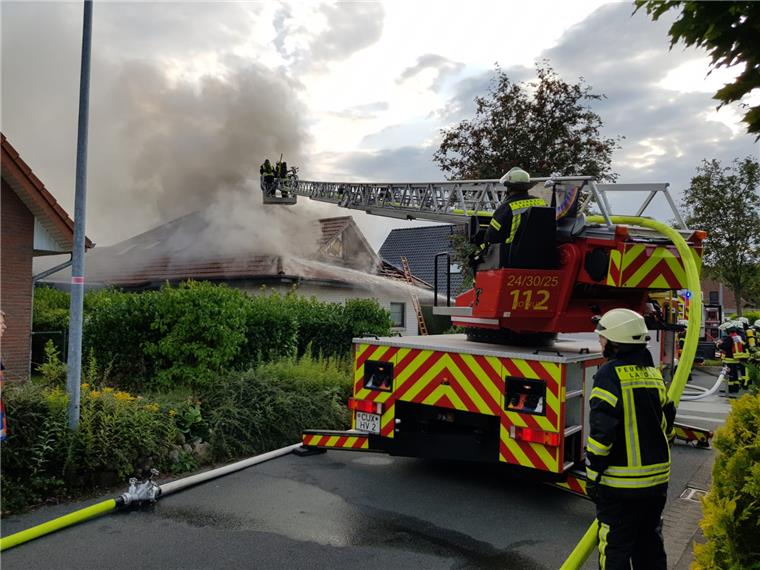 Schiffdorf: Polizei ermittelt Brandursache nach Feuer am Eschring In Schiffdorf hat ein Einfamilienhaus gebrannt.