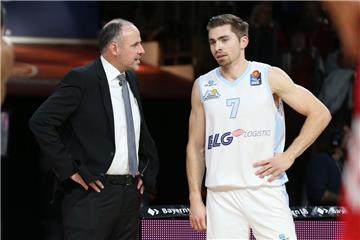 In seinem ersten Spiel als Eisbären-Headcoach konnte Michael Mai (links) die Niederlagenserie nicht stoppen. Adrian Breitlauch und Co. traten in München aber verbessert auf.