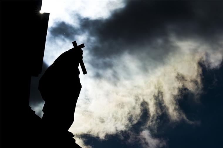 Bis zuletzt kämpfte er gegen Satan: Exorzist Amorth gestorben In seiner Laufbahn nahm Pater Gabriele Amorth seit Mitte der 1980er Jahre nach eigenen Angaben rund 70 000 Exorzismen vor.
