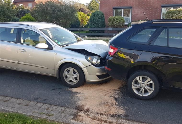 Sellstedt: Zwei verletzte Autofahrer nach Kollision Zwei Autos, Unfall