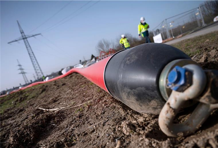Stromtrasse quer durchs Cuxland? In solchen Rohren, durch die die Kabel verlaufen, soll der Strom transportiert werden.