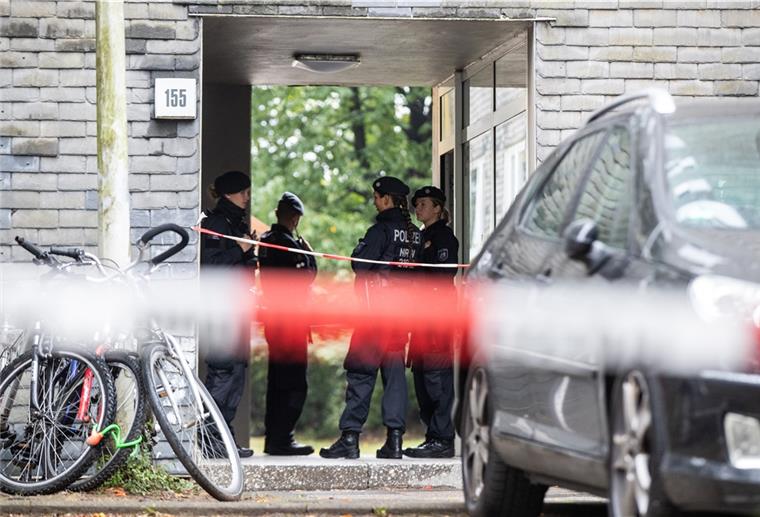 Tragödie in Solingen: Jüngstes Kind war erst ein Jahr alt In Solingen sind in einem Haus mehrere tote Kinder gefunden worden.