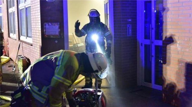 Feuer in Stader Praxis: Brandstifter unterwegs? In Stade hat es in einem Wohn- und Geschäftshaus gebrannt.