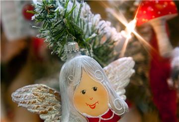 In Tossens haben unbekannte Täter einen schön geschmückten Weihnachtsbaum gestohlen.