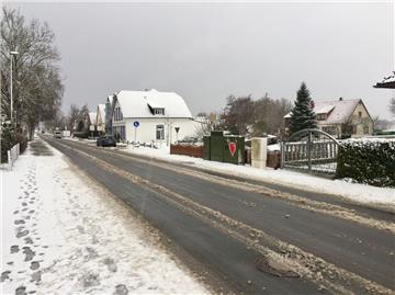 In Tossens waren zumindest die Straßen schnell wieder schneefrei. Foto Ahnert