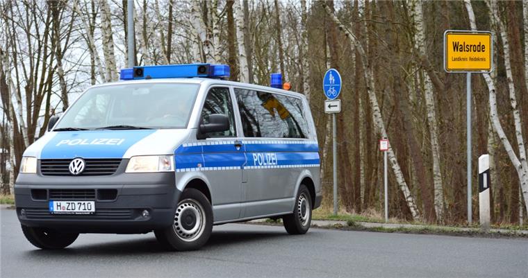 Walsrode: Auto explodiert vor Anwesen von Bürgermeisterin In Walsrode hat eine Explosion gegeben.