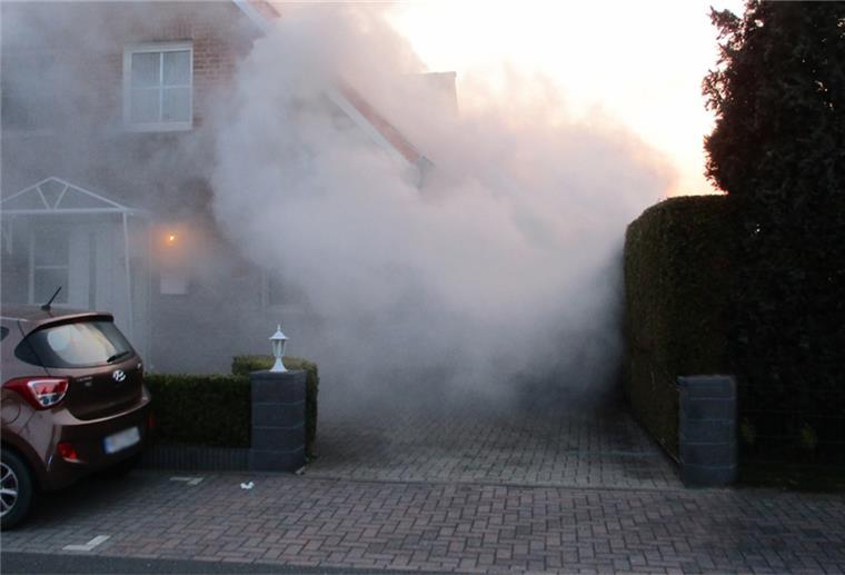 Ganz viel Rauch in Weddewarden In Weddewarden hat es kräftig geraucht.