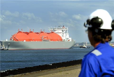 In Wilhelmshaven wird der erste Anleger für solche Schiffe, so genannte FSRU (floating Storage and Regasification Units), für den Flüssiggasimport nach Deutschland gebaut. Die Unterlagen zu der Anlage sind jetzt einsehbar.