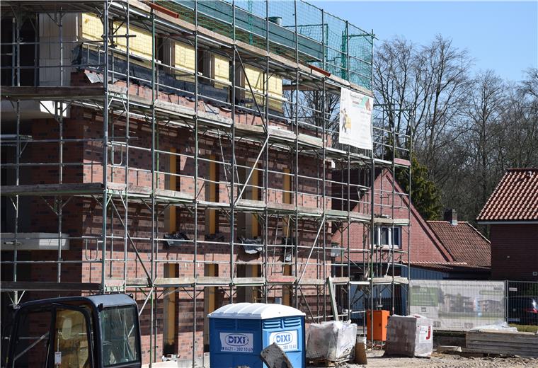 Bei Mieten ist der Zenit in Zeven erreicht In wird gebaut und gebaut - derzeit unter anderem an der Molkereistraße. Jörg Honsa empfiehlt Investoren und Politikern darauf zu achten, dass ausreichend Wohnraum für Menschen mit durchschnittlichem Einkommen errichtet werden.