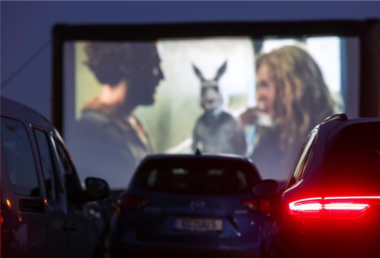 Auto-Disco und mehr: Drive-in-Formate boomen während Corona-Pandemie In Zeiten der Corona-Krise feiern Autokinos ein Comeback.