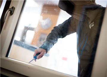 In zwei Häusern in Speckenbüttel hat ein 26-Jähriger am Sonntagnachmittag versucht, zu klauen. Beide Male überraschten ihn die Bewohner.