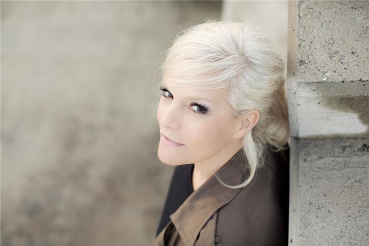 Ina Müller tritt in der Stadthalle auf Ina Müller ist mit ihrer Band im Rahmen der "Juhu-Tour 2017" unterwegs und kommt auch nach Bremerhaven.