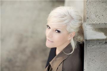 Ina Müller ist mit ihrer Band  im Rahmen der "Juhu-Tour 2017" unterwegs und kommt auch nach Bremerhaven. 