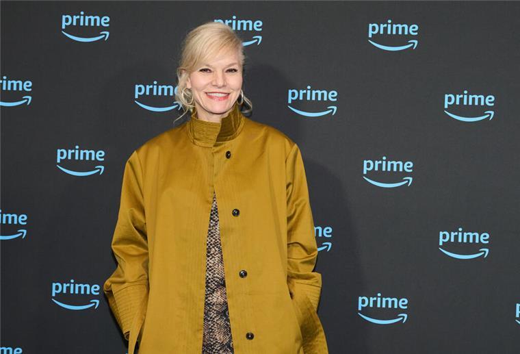 „Kriminelle A****löcher“: Ina Müller verzweifelt an Fake News auf Social Media Ina Müller ist Opfer von vielen Fakes im Internet.