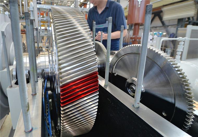 Hagener: Abgebrochene Ausbildung ist nicht das Ende Industriemechaniker haben gute Chancen auf dem Arbeitsmarkt. Doch zunächst gilt es, die Hürden der Ausbildung zu nehmen. Foto: Hendrik Schmidt/dpa