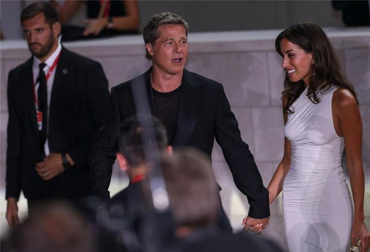 Inés de Ramón begleitete Brad Pitt zur Premiere seines Films „Wolfs“.