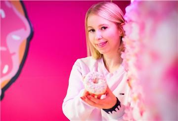 Influencerin Justine Schrader hat mit viel Disziplin abgenommen. Aber Donuts liebt sie immer noch. Wie schafft sie es, trotz der Kalorien-Bomben schlank zu bleiben?