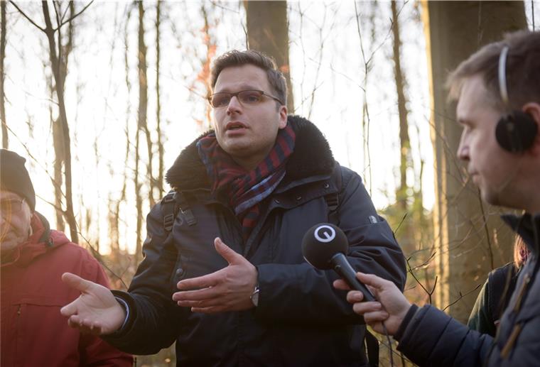 Bremerhaven: Kein Bauland im Wasserwerkswald Informationsveranstaltung der swb im Wasserwerkswald Leherheide. Alexander Jewtuschenko (Pressesprecher swb).