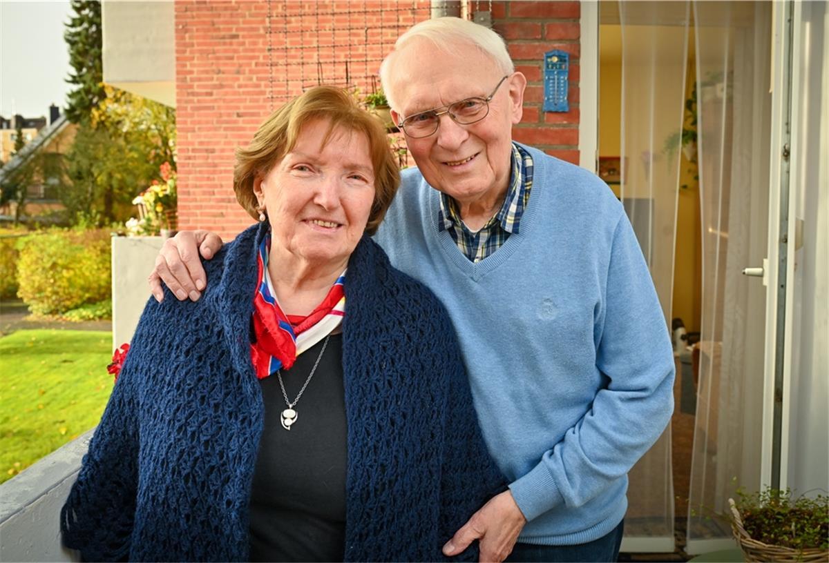 Ingeborg und Heinrich Reiner haben vor 60 Jahren, am 25. November 1960, einander das Ja-Wort gegeben - und bis heute gehalten. Mit viel Toleranz und Humor, sagen sie, geht das. Foto Scheschonka