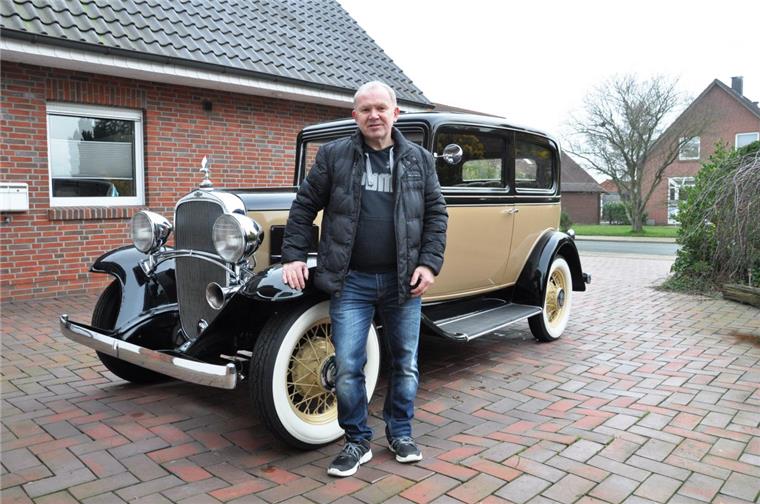 Chevrolet aus Nordenham spielt mit in Film über Hans Albers Ingo Ehmann mit seinem Chevrolet, Baujahr 1932. Am Samstag fährt er zu den Dreharbeiten nach Bremen.,