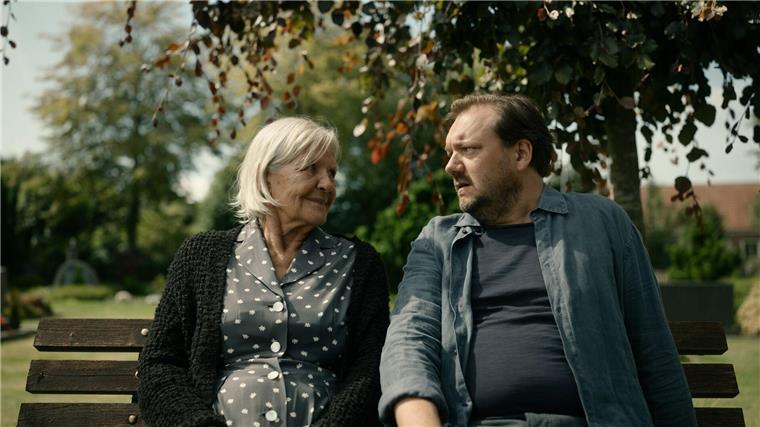 Das alte Landleben: „Mittagsstunde“ als Film Ingwer Feddersen (Charly Hübner) kehrt in die Heimat zurück.