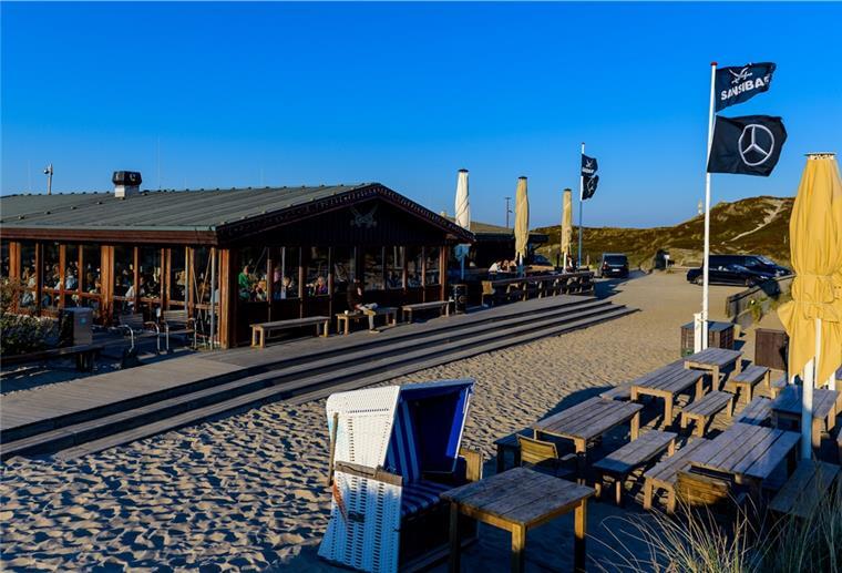Corona: „Sansibar“ auf Sylt geschlossen Inhaber Seckler schließt die „Sansibar“ wegen 29 Corona-positiv getesteten Mitarbeitern.
