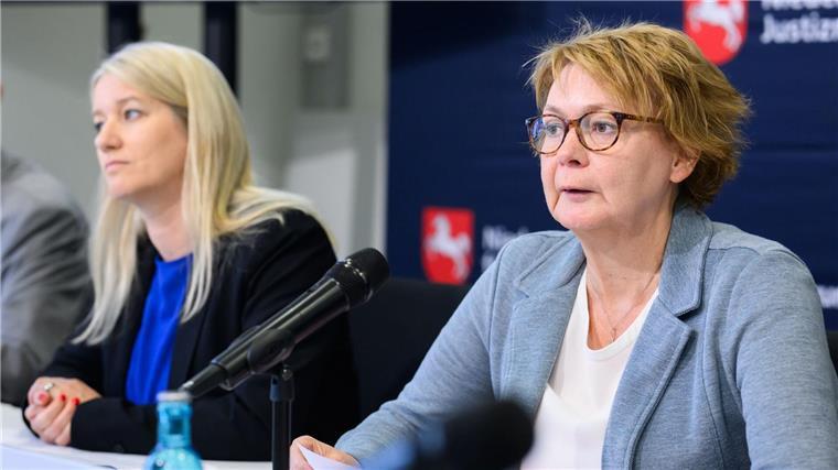 Clankriminalität geht in Niedersachsen weiter zurück Innenministerin Behrens (rechts) und Justizministerin Wahlmann (beide SPD) stellten gemeinsam das Lagebild von Polizei und Justiz zur Clankriminalität in Niedersachsen vor.