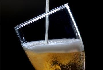 Innerhalb der EU ist Deutschland führend in der Bierproduktion. Beim Abgeben - dem Export von Bier - tun sich die Deutschen hingegen etwas schwerer. 