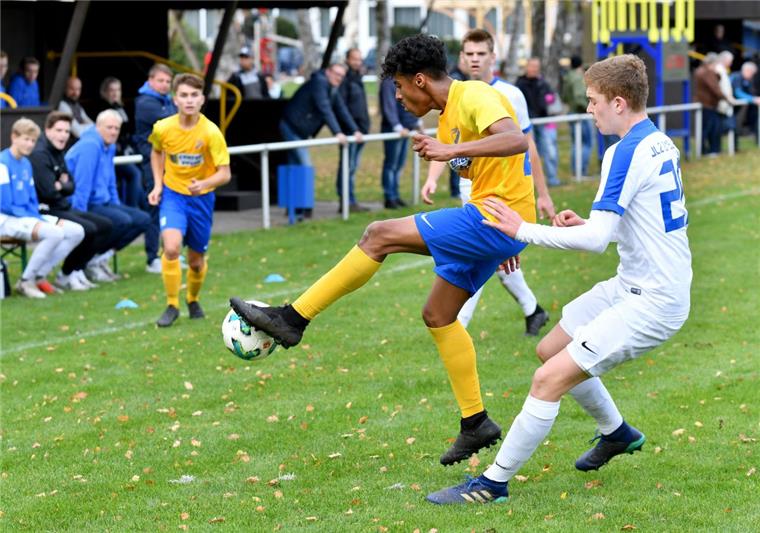 Bremerhavens Fußballer suchen Weg aus der Krise Innerhalb von zehn Jahren hat es in Bremerhaven einen Rückgang von knapp 100 Mannschaften gegeben. Dieser Trend betrifft Fußballer von der Jugend bis zu den Alten Herren.
