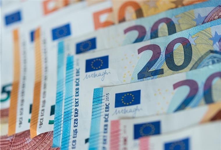 „Dezemberhilfe“: Zahlungen haben begonnen Insgesamt sind bisher Fördermittel in Höhe von 24 Millionen Euro an 2300 antragstellende Unternehmen und (Solo-)Selbstständige im Land Bremen ausgezahlt worden.