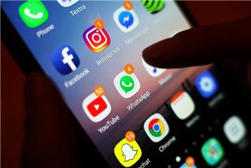 Instagram und WhatsApp bekommen Namenszusatz "von Facebook".