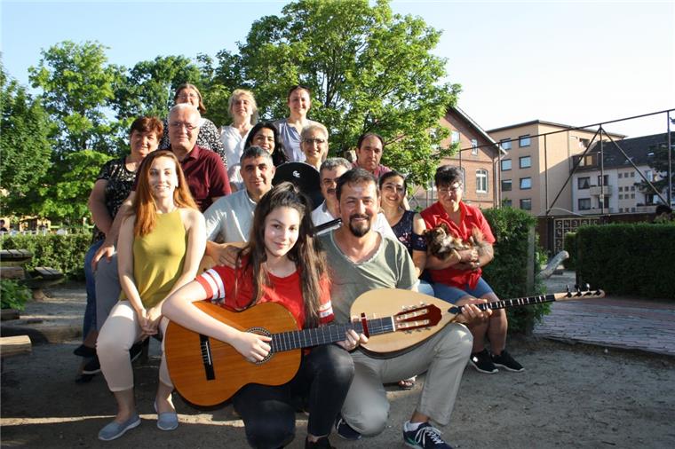 Internationaler Bremerhavener Chor will mit Melodien Grenzen überwinden Instrumente, Sänger und Lieder des Internationalen Bremerhavener Chors stammen aus unterschiedlichen Ländern.