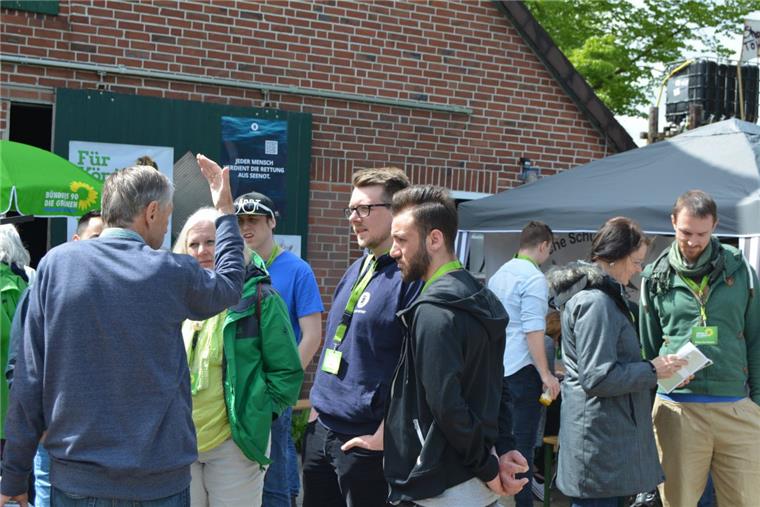 Rüspel: Die Jungen Grünen laden ein ins "Klimaland" Interessierte Besucher ließen sich an Informationsständen zum Thema Naturschutz, Moore, Bienen und vieles mehr informieren.