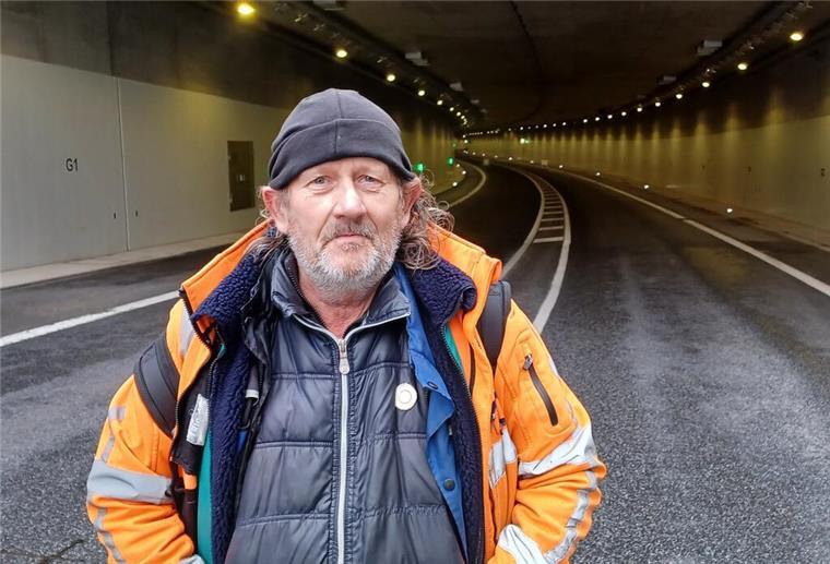 Ein Spaziergang durch den Hafentunnel: Die schönsten Bilder von der Eröffnung Interessierte sich für technische Details: der ehemalige Lkw-Fahrer und Rentner Rolf Tieke