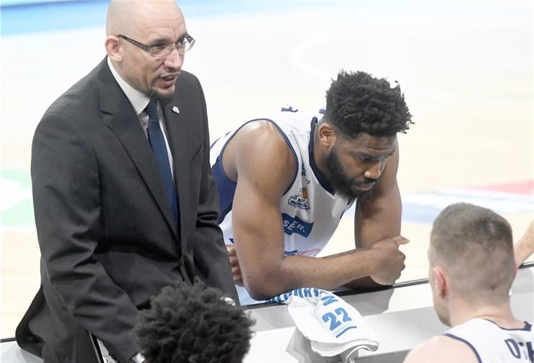 Interimstrainer Allen Ray Smith und die Eisbären