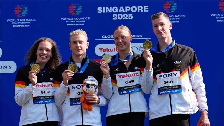 Isabel Gose (2.v.r.) hat in Singapur schon Gold im Freiwasser gewonnen.