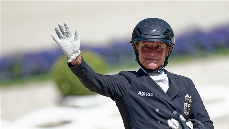 Nationalteam reitet bei CHIO nur auf Rang vier Isabell Werth gewinnt mit dem deutschen Dressur-Team.