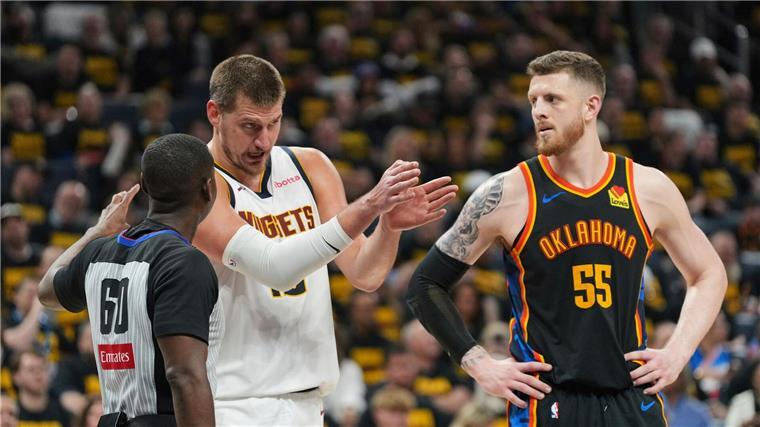 Hartenstein unter Druck: OKC verliert Spiel drei in Denver Isaiah Hartenstein (r.) verbuchte für die Oklahoma City Thunder zehn Punkte gegen die Denver Nuggets.