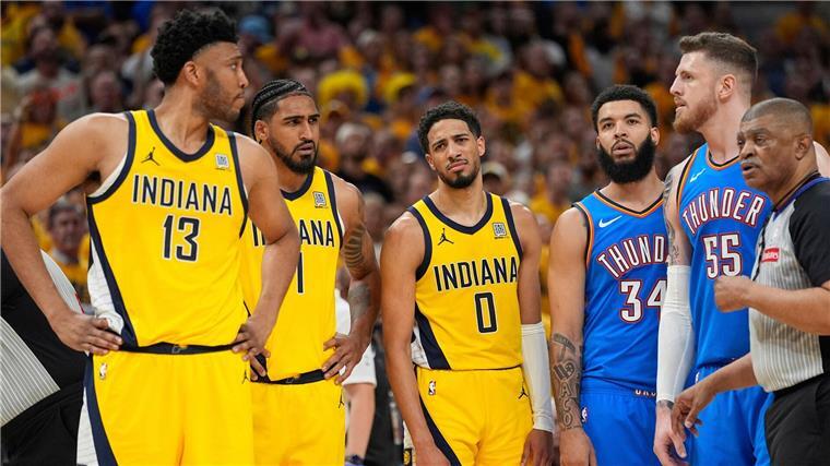 NBA-Entscheidung vertagt: Pacers überrollen OKC in Finals Isaiah Hartenstein (rechts) hatte Redebedarf nach einer Rangelei mit seinem Gegenspieler Tony Bradley.