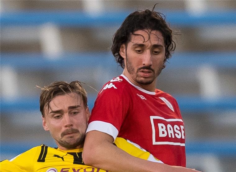 Last-Minute-Transfer: SV Werder Bremen holt Stürmer Ishak Belfodil Ishak Belfodil im Zweikampf mit Dortmunds Marcel Schmelzer. Der Algerier wechselt auf Leihbasis zu Werder Bremen.