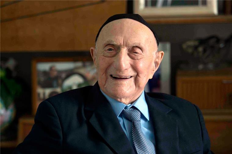Tipps für ein hohes Alter Israel Krystal soll mit 112 Jahren der älteste Mann der Welt sein.