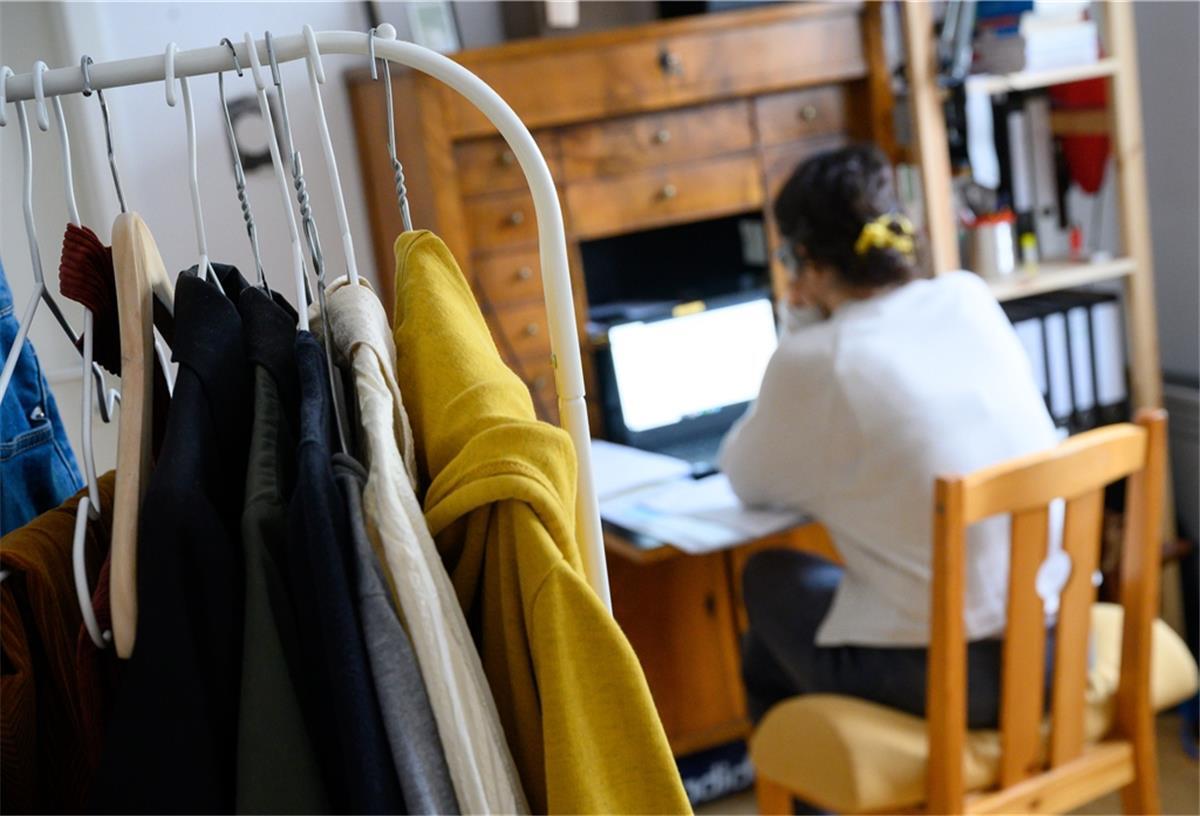 Homeoffice: Macht Kontrolle krank? Ist das Ausräumen der Spülmaschine im Homeoffice erlaubt?