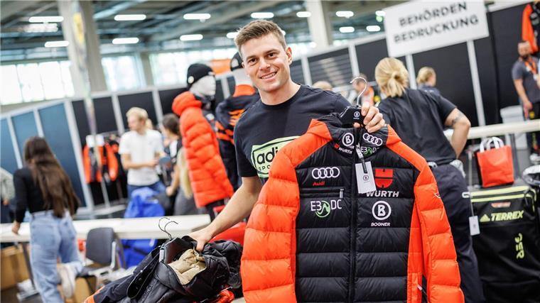 Ist ebenfalls angeschlagen, aber kann wenigstens trainieren: Alexander Schmid bei der offiziellen Winter-Einkleidung des DSV.