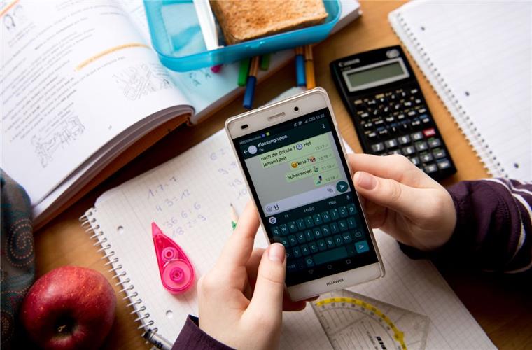 Schüler der KGS Tarmstedt beschäftigen sich mit Handyverbot Ist ein Handyverbot an der Schule zeitgemäß? Auch mit dieser Frage beschäftigten sich die KGS-Schüler.