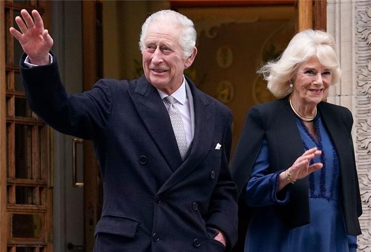 Krebsdiagnose bei König Charles - wie geht es weiter? Ist König Charles erkrankt oder weilt im Ausland, kann er einige Aufgaben an „Counsellors of State“ übertragen. Dabei handelt es sich traditionell um die Ehefrau des Monarchen, also Königin Camilla, sowie die ersten vier Personen der Thronfolge.