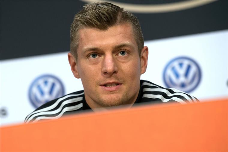 Sané und Gnabry fit für Holland - Löw nennt Kroos "unverzichtbar" Ist laut Bundestrainer Joachim Löw für die Mannschaft unverzichtbar: Toni Kroos.