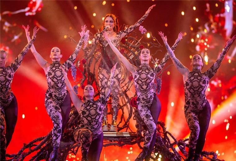 Der lange Schatten von Gaza beim ESC Italiens Beitrag von Angelina Mango (M) erntete großen Beifall und dürfte allmählich als einer der Favoriten gelten.
