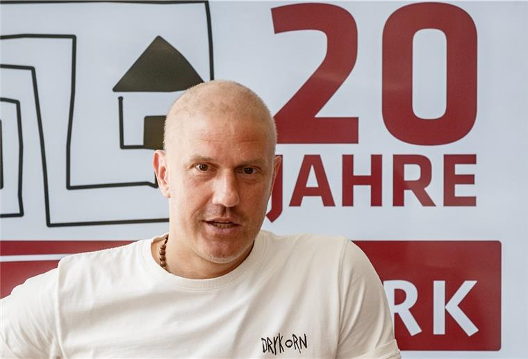 Klasnic soll rund vier Millionen Euro erhalten Ex-Fußballprofi und Nestwerk-Pate Ivan Klasnic spricht auf einer Pressekonferenz zum 20-jährigen Bestehen der Nestwerk-Initiative.