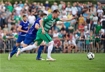 Izet Hajrovic wartet noch auf den Durchbruch bei Werder. Im Traingslager in Neuruppin kämpft er dafür. Und mit einem Tor beim 2:1 gegen Altglienicke hat er Werbung für sich gemacht. Foto Gumz